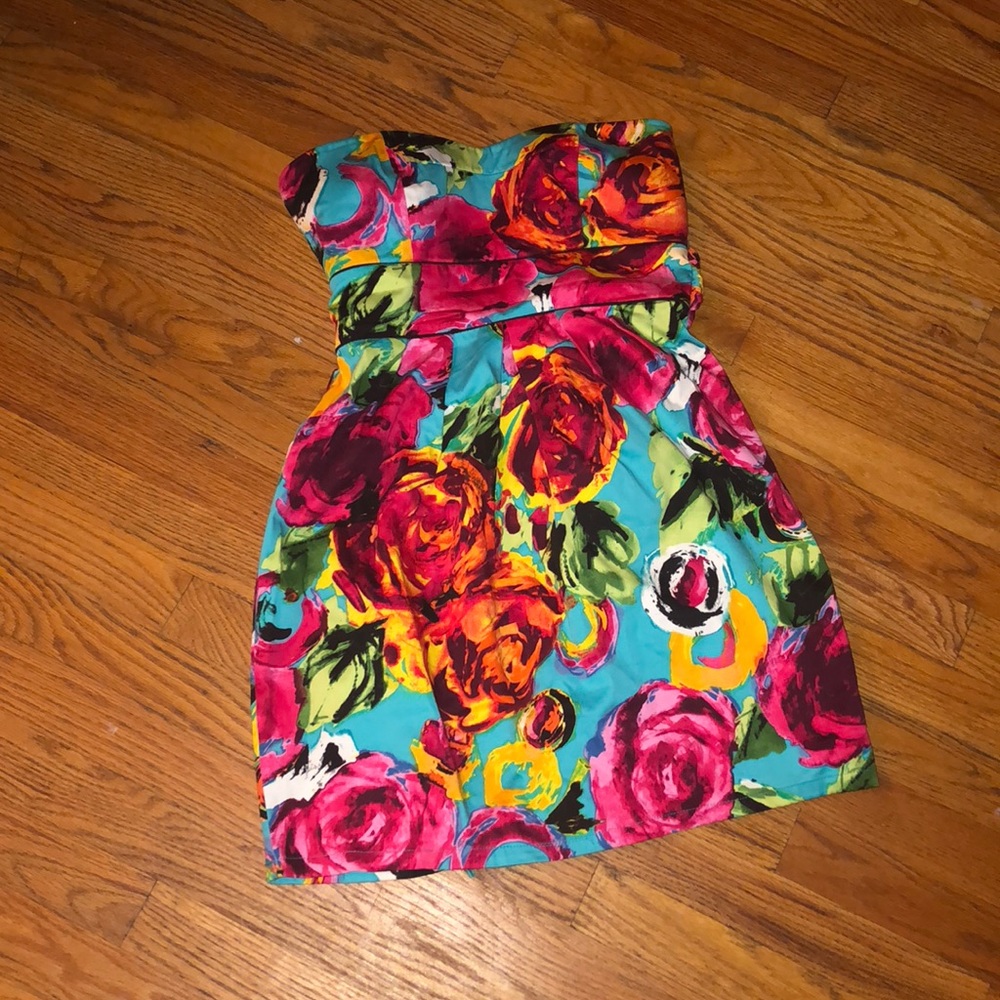 ARDEN B STRAPLESS DRESS SIZE M
